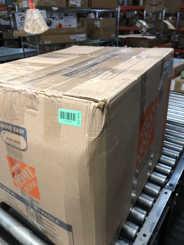 View 2 of ** may have a hard time collapsing **
AOPENG A-Frame Telescoping Ladder, 5 Step, 600lbs Capacity