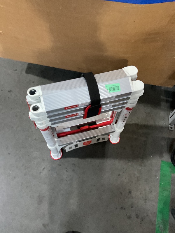 View 4 of ** may have a hard time collapsing **
AOPENG A-Frame Telescoping Ladder, 5 Step, 600lbs Capacity
