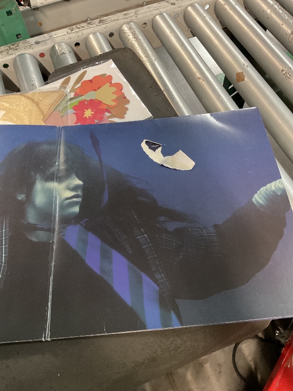 View 3 of ** case is damaged **
Billie Eilish - Hit Me Hard And Soft Exclusive Limited Grey Color Vinyl LP