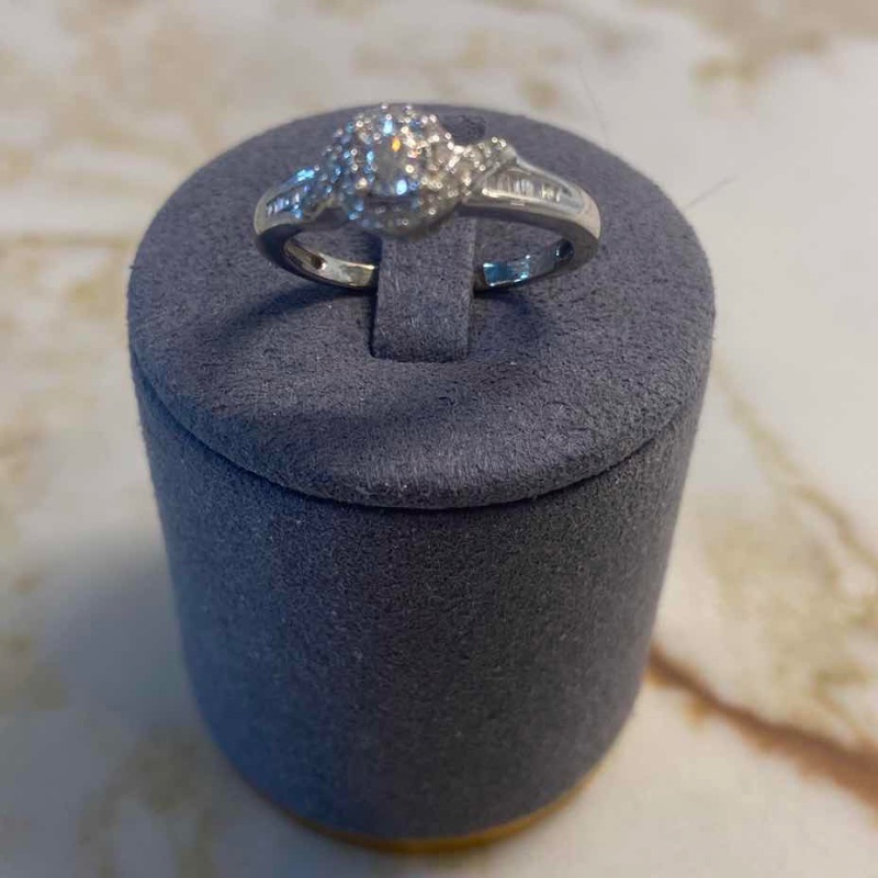 View 4 of 10K WHITE GOLD W 0.50ctw DIAMOND RING (APPROXIMATE SIZE 6 TO 7) #23