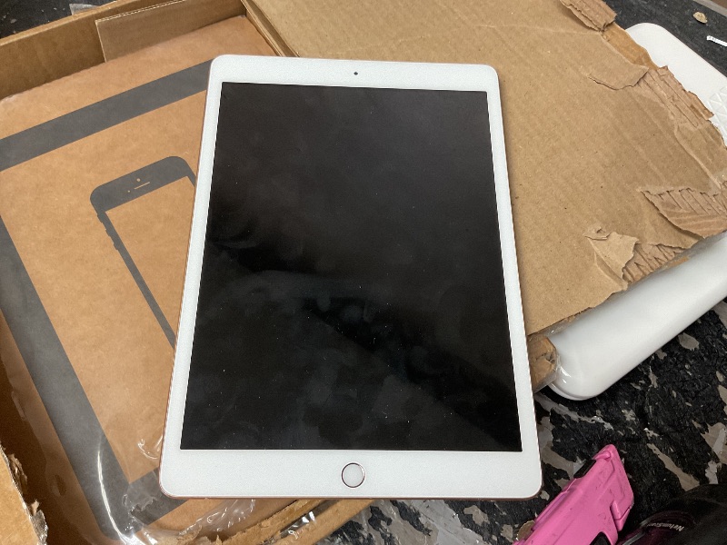 Photo 1 of Apple iPad (10.2-inch, Wi-Fi, 32GB) - Gold (Latest Model, 8th Generation) (Renewed)