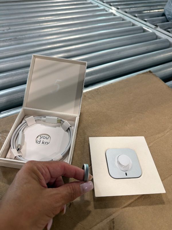 Photo 1 of ***USED***Oura Ring 5 - Brushed Silver - Size 9 - World’s Smallest Smart Ring - Sleep, Activity, Women’s Health, AI Advisor, 1 Week of Battery Life, Size Before You Buy, Android & iOS Compatible