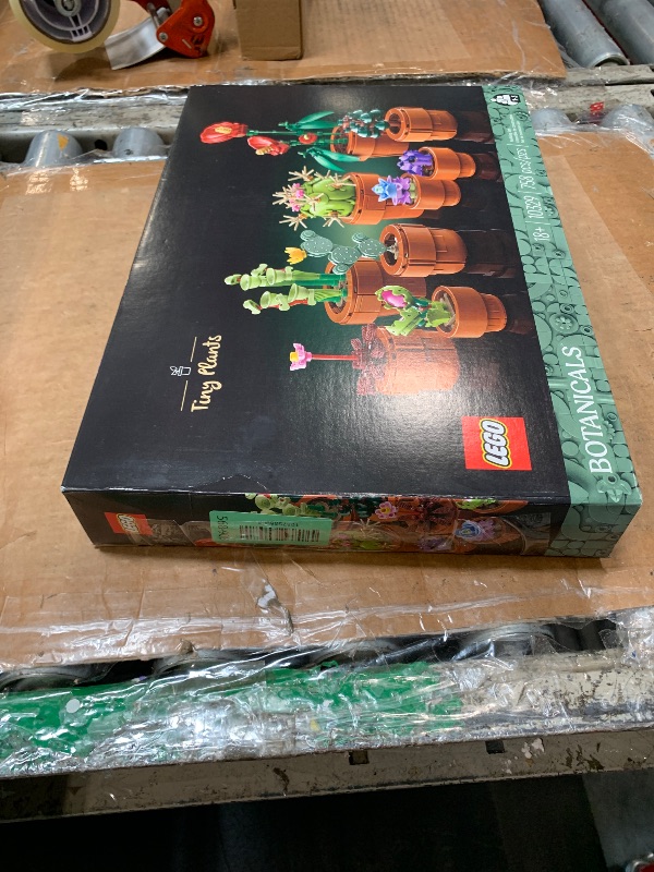 Photo 1 of **** PIECES MISING FROM BAG 6 **** LEGO Icons Tiny Plants Building Set (10329)