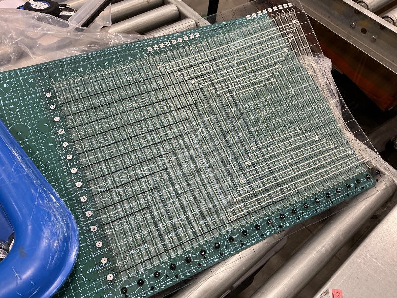 View 2 of [MISSING PARTS] GMFXSCO 17.75" x 22" XL Slotted Ruler with A2 Mat & Blades