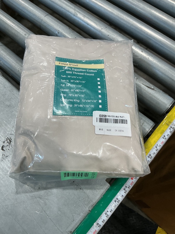 View 2 of 100% Egyptian Cotton King Size Fitted Sheet, 600 Thread Count Sateen