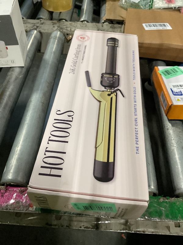 Photo 1 of ***BROKEN, SOLD FOR PARTS*** Hot Tools 24K Gold Professional 1.25" Extended Barrel Curling Iron
