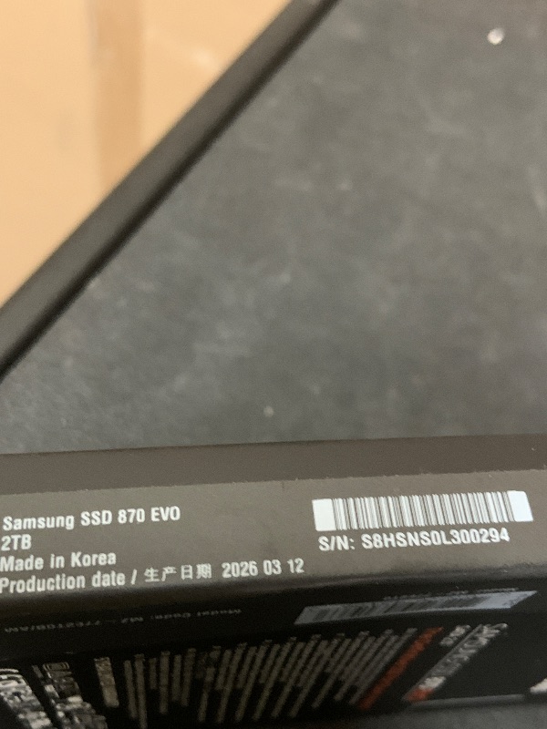 Photo 1 of Samsung Electronics 870 EVO 2TB 2.5 Inch SATA III Internal SSD (MZ-77E2T0B/AM)