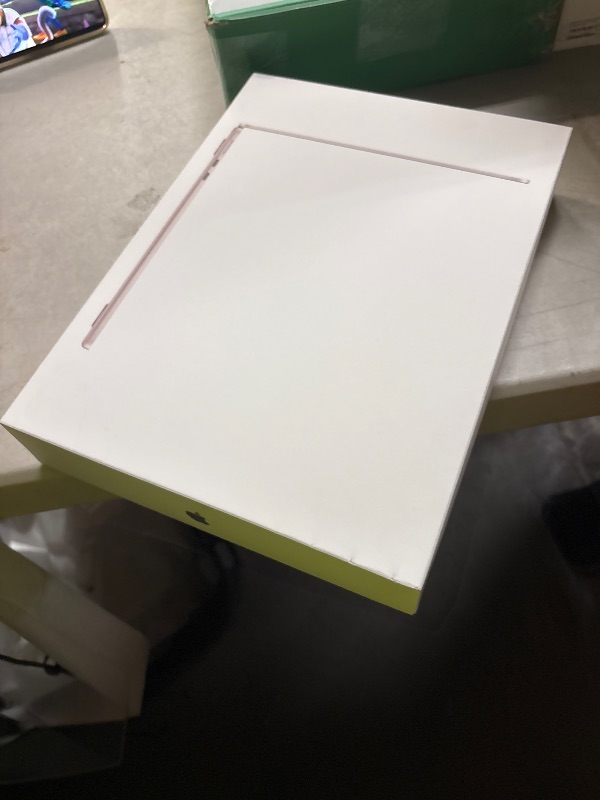 Photo 1 of Factory seal Apple 2025 MacBook Air 13-inch Laptop with M4 chip: Built for Apple Intelligence, 13.6-inch Liquid Retina Display, 16GB Unified Memory, 512GB SSD Storage, 12MP Center Stage Camera, Touch ID; Starlight