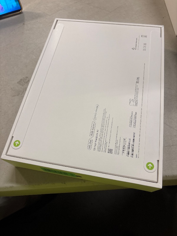 Photo 1 of Factory seal Apple 2026 MacBook Air 13-inch Laptop with M5 chip: Built for AI, 13.6-inch Liquid Retina Display, 16GB Unified Memory, 512GB SSD, 12MP Center Stage Camera, Touch ID, Wi-Fi 7; Silver