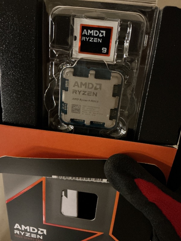 Photo 1 of AMD Ryzen™ 9 9900X 12-Core, 24-Thread Unlocked Desktop Processor