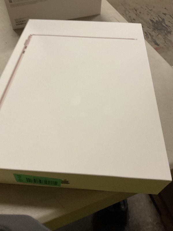 Photo 1 of Apple 2026 MacBook Air 13-inch Laptop with M5 chip: Built for AI, 13.6-inch Liquid Retina Display, 24GB Unified Memory, 1TB SSD, 12MP Center Stage Camera, Touch ID, Wi-Fi 7; Starlight