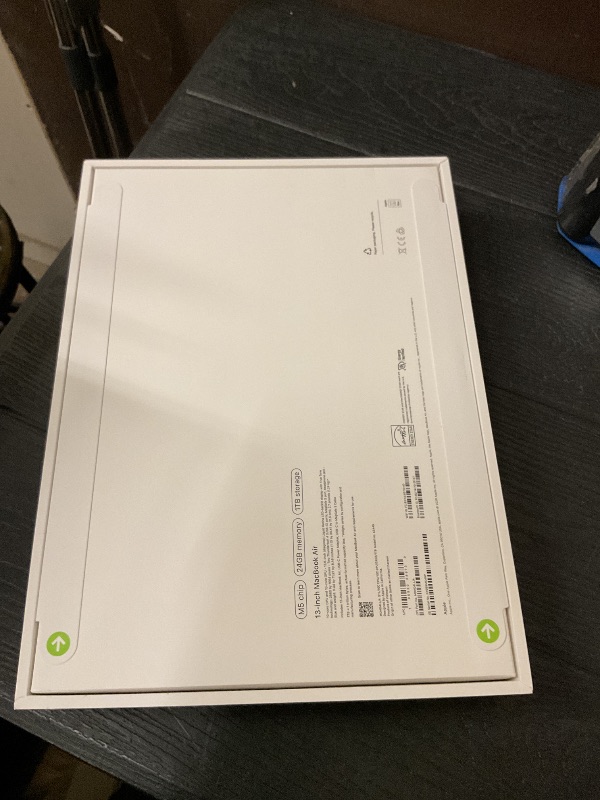 Photo 1 of Apple 2026 MacBook Air 13-inch Laptop with M5 chip: Built for AI, 13.6-inch Liquid Retina Display, 24GB Unified Memory, 1TB SSD, 12MP Center Stage Camera, Touch ID, Wi-Fi 7; Starlight