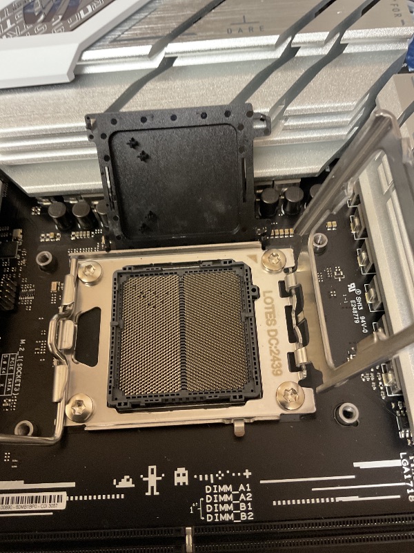 Photo 7 of Asus ROG Strix B650-A Gaming WiFi AMD B650 AM5 DDR5 6400 DP HDMI 3x M2 USB3.2 WiFi 6E + BT AURA RGB 2.5Gbit LAN ATX Armoury Crate, AI Suite 3, PCIe Slot Q-Release