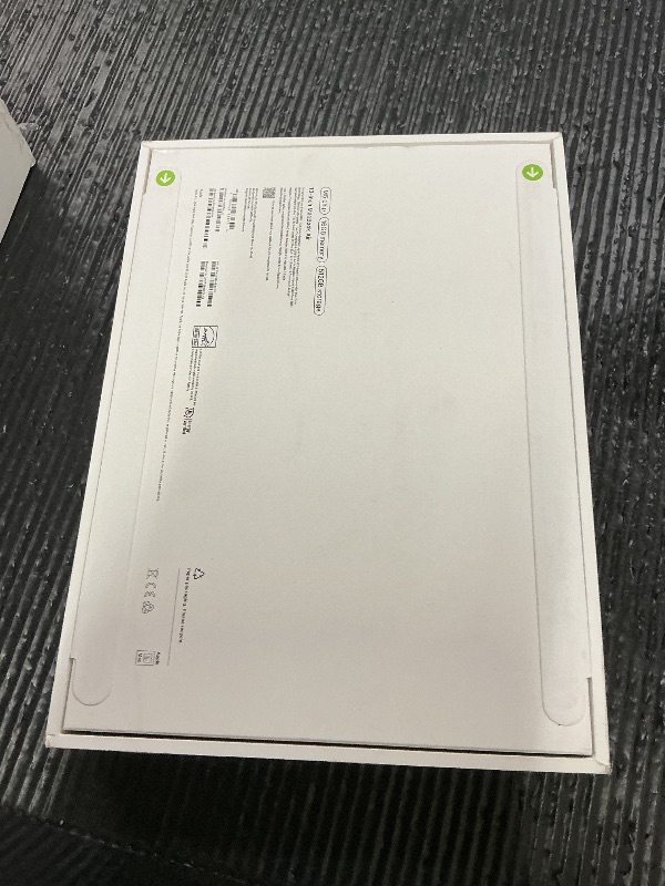 Photo 1 of Apple 2026 MacBook Air 13-inch Laptop with M5 chip: Built for AI, 13.6-inch Liquid Retina Display, 16GB Unified Memory, 512GB SSD, 12MP Center Stage Camera, Touch ID, Wi-Fi 7; Starlight