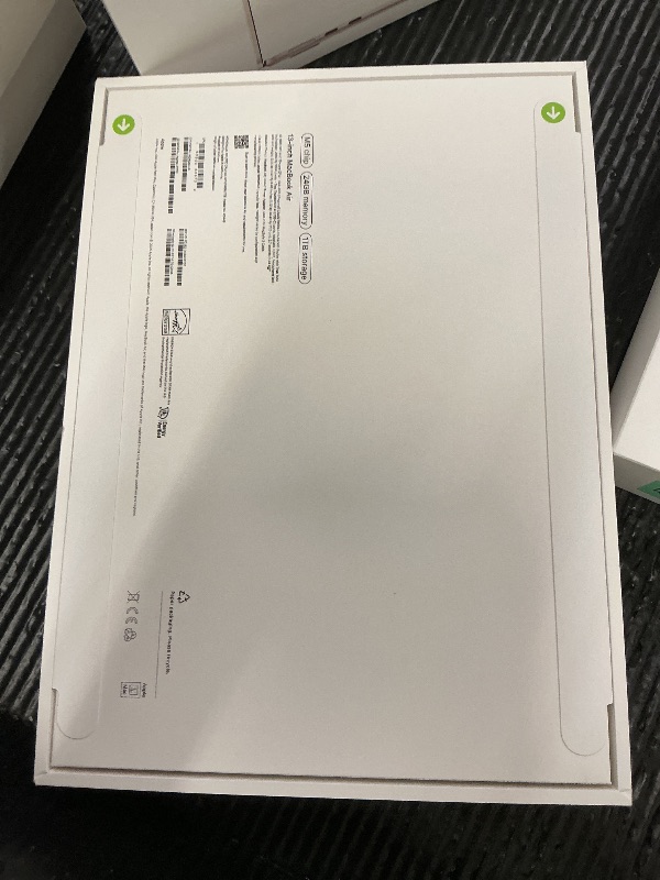 Photo 1 of FACTORY SEALED— Apple 2026 MacBook Air 13-inch Laptop with M5 chip: Built for AI, 13.6-inch Liquid Retina Display, 24GB Unified Memory, 1TB SSD, 12MP Center Stage Camera, Touch ID, Wi-Fi 7; Starlight