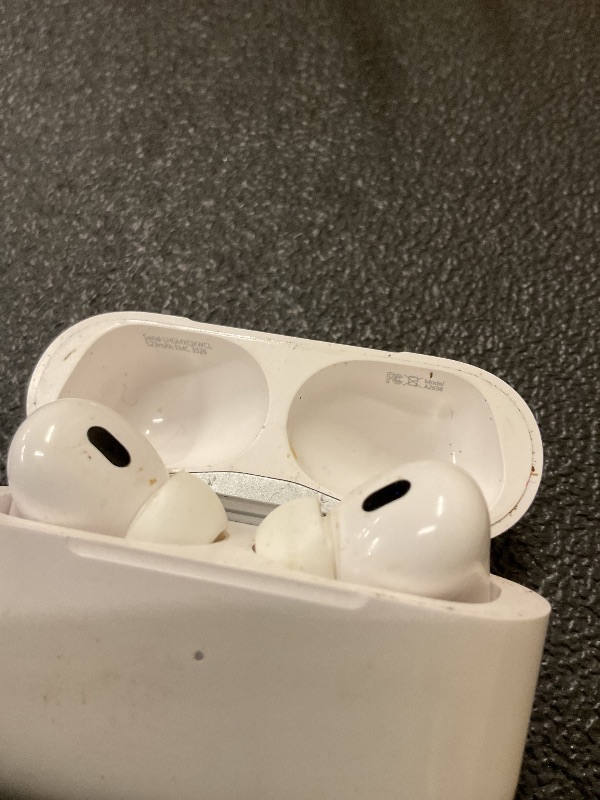 Photo 1 of HEAVILY USED***********Apple AirPods Pro (2nd generation) with MagSafe Charging Case (USB-C) (Renewed)