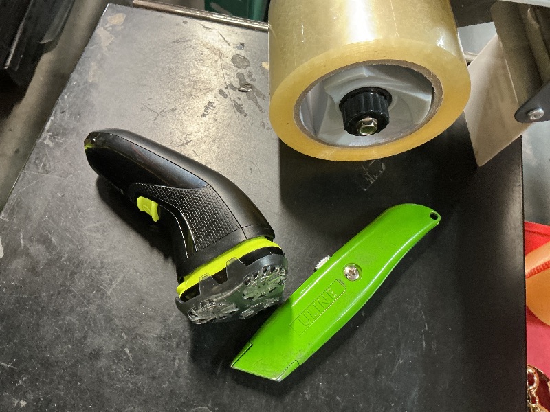 Photo 1 of ***MISSING CHARGER CABLE**Remington Ultrastyle Rechargeable Rotary Shaver, Black and Neon Green