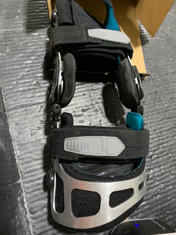 Photo 1 of Z1 K7 Osteo Assist Double Upright OA Unloader Knee Brace for Men & Women - Mild to Moderate Knee Osteoarthritis - ACL,MCL,PCL,LCL, Meniscus Tear, Ligament/Sports Injuries - Knee Pain Support (S/Left)