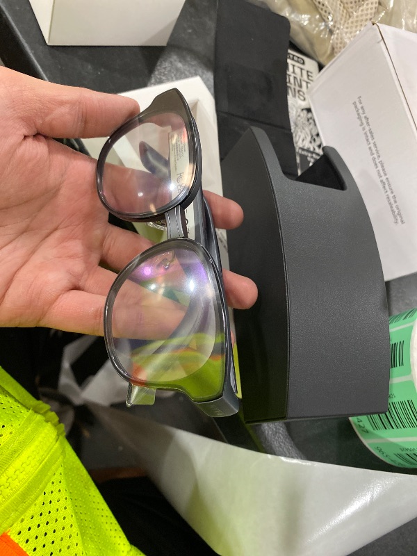 Photo 1 of Domars Smart Glasses with AR Display, Invisible Teleprompter Glasses for Speech, AI Real-Time Translation Glasses in 15 Languages, Bluetooth AI Smartglasses for Travel Business Meetings Men Women(right side damaged)