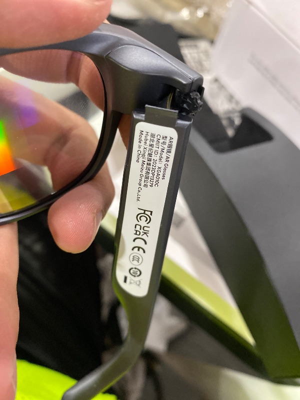 Photo 1 of Domars Smart Glasses with AR Display, Invisible Teleprompter Glasses for Speech, AI Real-Time Translation Glasses in 15 Languages, Bluetooth AI Smartglasses for Travel Business Meetings Men Women(right side damaged)