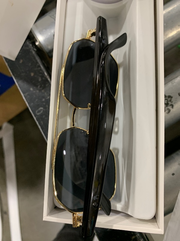 Photo 1 of EarlySincere 2026 Ai Smart Glasses, Ai Real-Time Translation with 164 Languages, Classic Pilot Sunglasses, Equipped with Voice Assistant/Ai Call, Ip65 Waterproof,Ai Glasses for Men & Women