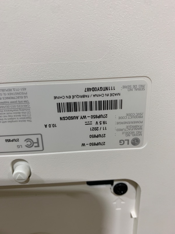 Photo 1 of LG 27UP850-W Monitor 27” UHD (3840 x 2160) IPS Display, VESA DisplayHDR 400, DCI-P3 95% Color Gamut, USB-C,3-Side Virtually Borderless Display, Height/Pivot/Tilt Adjustable Stand - Silver