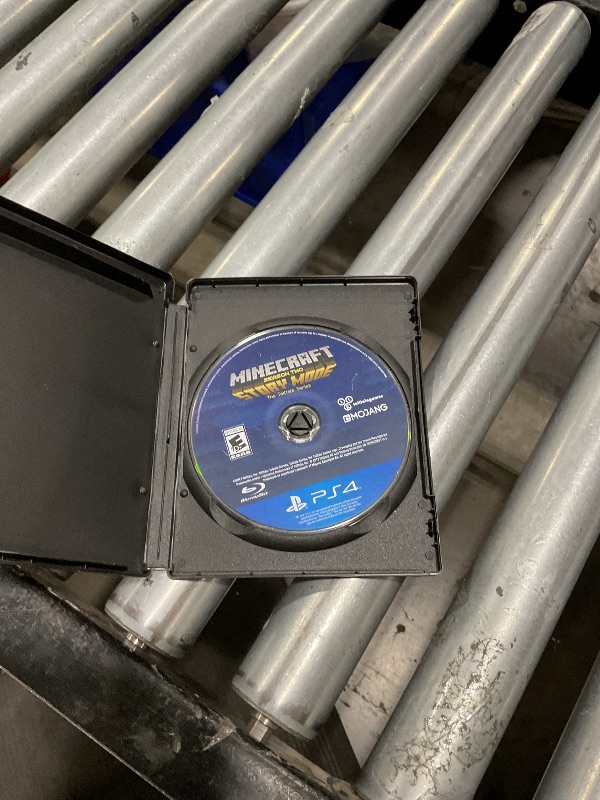 Photo 1 of Minecraft: Story Mode - Season Two Pass Disc PS4