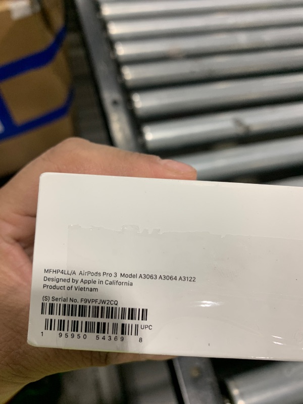 Photo 1 of Apple AirPods Pro 3 Wireless Earbuds