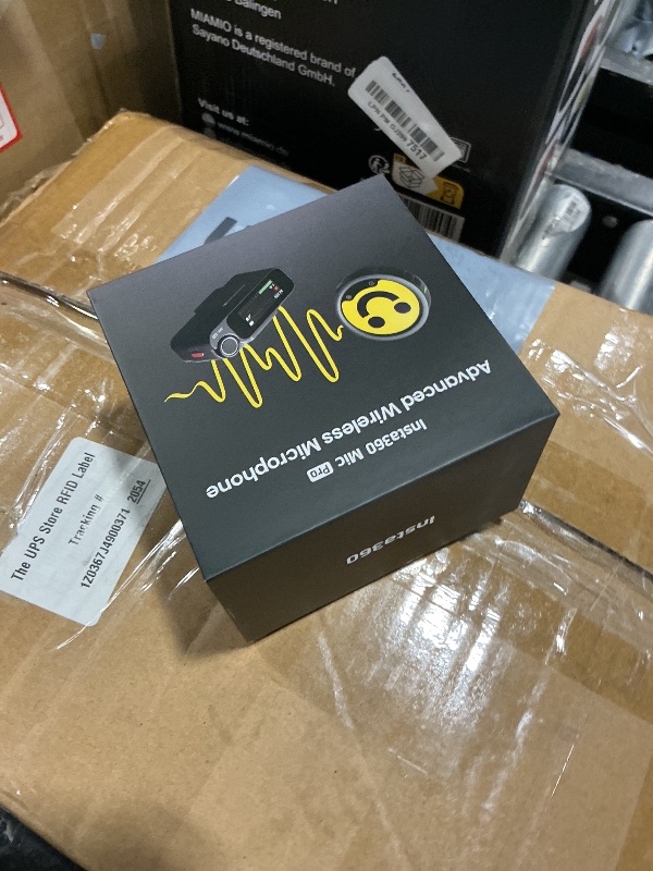 Photo 1 of Insta360 MIC PRO02-MCB10 2.4 GHz 1 TX Plus 1 RX Pro 2-Person Wireless Microphone System