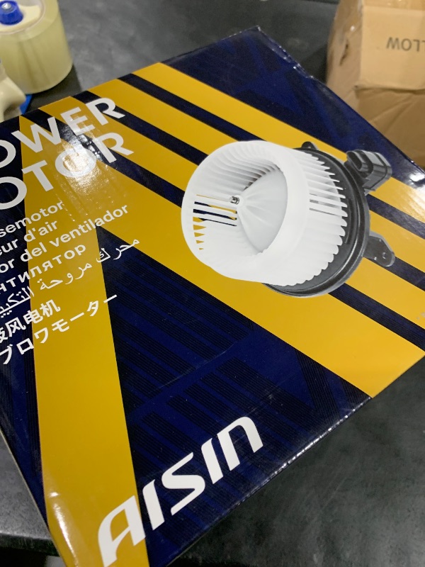 Photo 1 of AISIN BLMBLM-00350 HVAC Blower Motor with Wheel