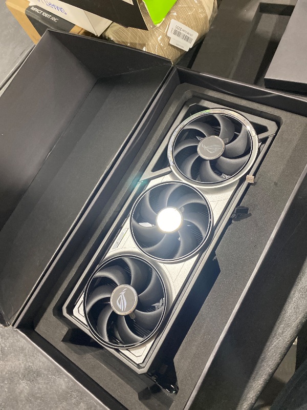 Photo 1 of ASUS ROG Astral GeForce RTX 5090 32GB GDDR7 OC Graphics Card