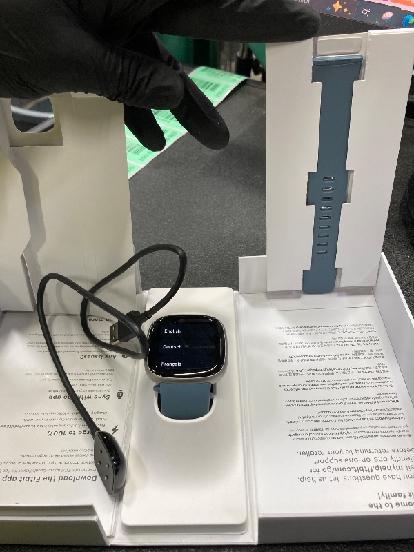 Photo 1 of **Its doesnt work**Google Fitbit Versa 4 Fitness Smartwatch, - Waterfall Blue/Platinum