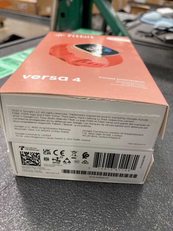 Photo 1 of ** THE SCREEN DISPLAYS NOTHING. THE WATCH WORKS BUT THE SCREEN IS UNVISIBLE.**
Google Fitbit Versa 4 Fitness Smartwatch - Pink Sand/Copper Rose