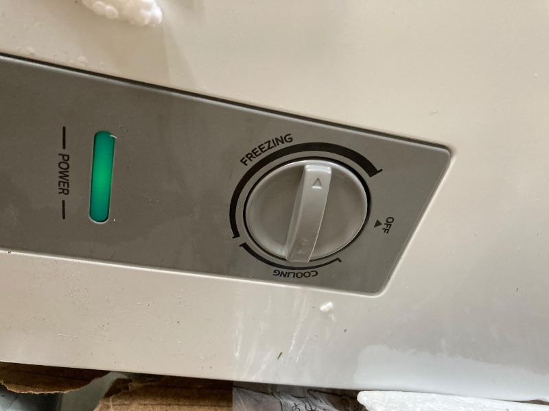 Photo 1 of **** PARTS ONLY ****
Midea MERC04C4BAWW Chest Freezer, 3.5 Cubic Feet Freezer With Removable Basket, Interior LED Light, Adjustable Temperature, For Kitchen Apartment Office, White