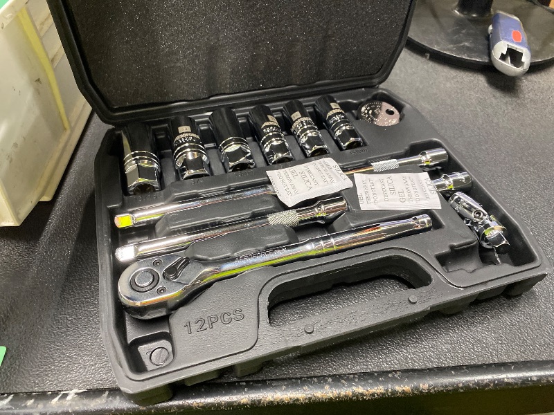 Photo 1 of *Case damaged* AEROFORCE 12PCS 3/8" Drive Spark Plug Socket Set with Ratchet Handle, Universal Joint, Extension Bar & Spark Plug Gapper, Fits 9/16", 5/8", 3/4", 13/16", 14mm, 18mm, CR-V Steel with Rubber Holder Ring