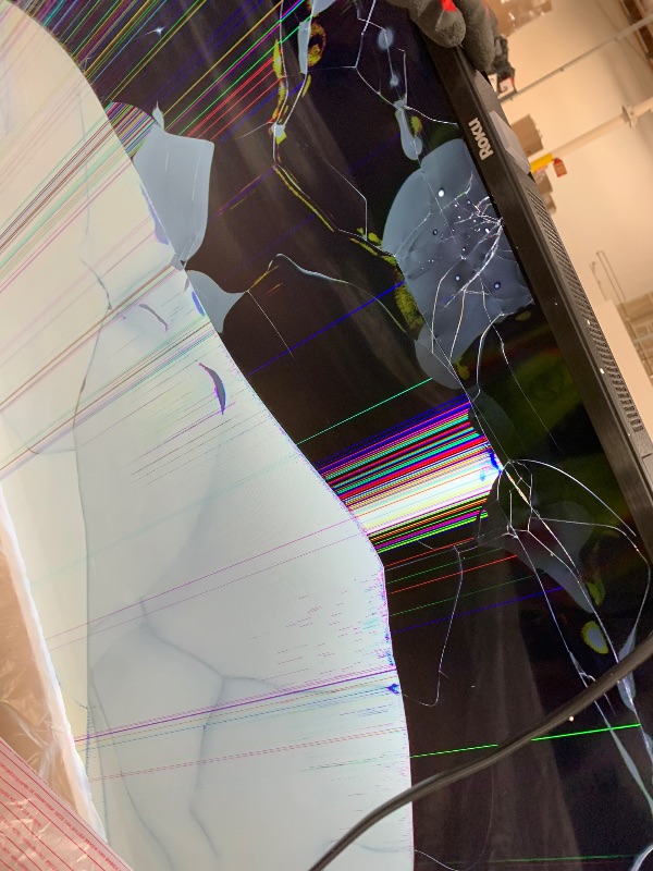 View 3 of (broken screen_) Roku 50-Inch Select Series Smart TV 2026-4K (2160p) QLED TV TV