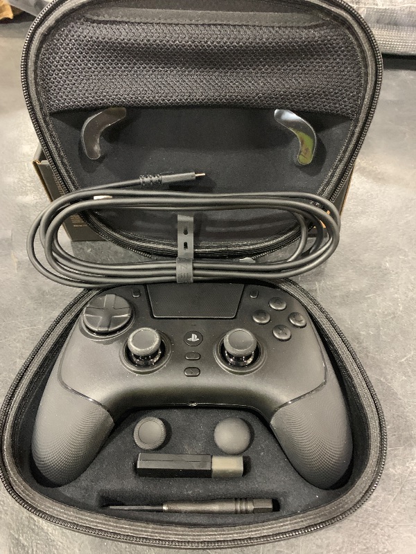 Photo 1 of Razer Raiju V3 Pro Wireless Esports Controller, PlayStation 5 & PC, Black8887910082133