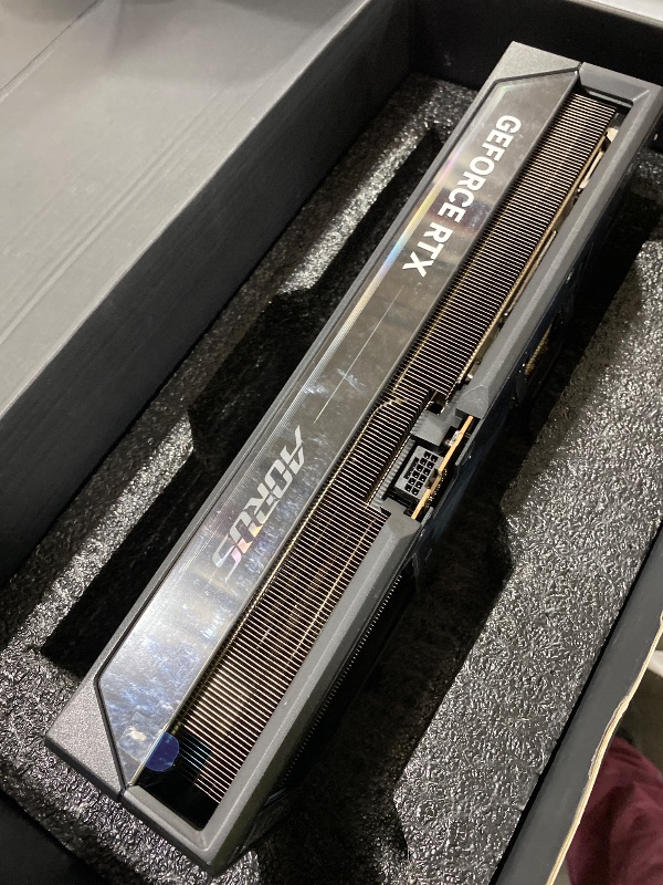 Photo 1 of **USED** GIGABYTE AORUS GeForce RTX 5090 MASTER 32G Graphics Card