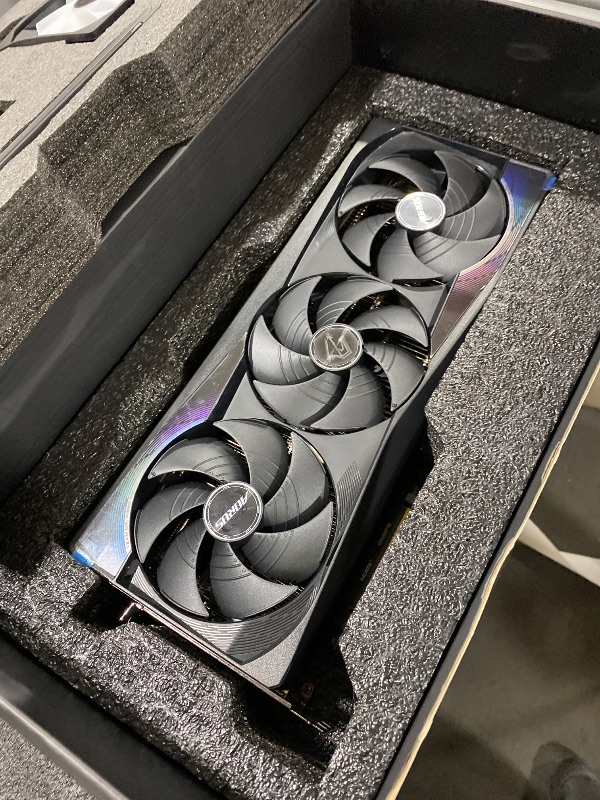 Photo 1 of **USED** GIGABYTE AORUS GeForce RTX 5090 MASTER 32G Graphics Card