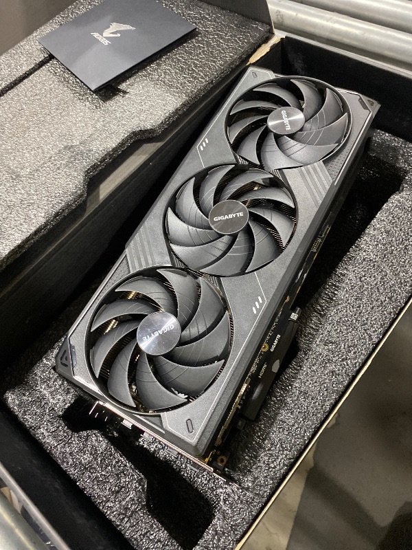 Photo 1 of GIGABYTE AORUS GeForce RTX 5090 MASTER 32G Graphics Card