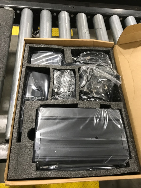 Photo 1 of SGPRO D-332BB Dual Wireless Microphone System