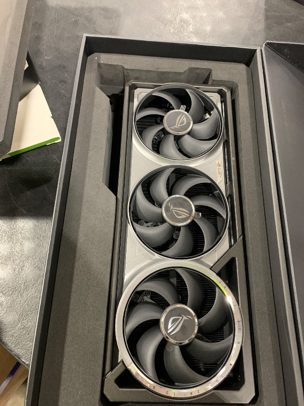 Photo 1 of ASUS ROG Astral GeForce RTX 5090 BTF OC Gaming Graphics Card