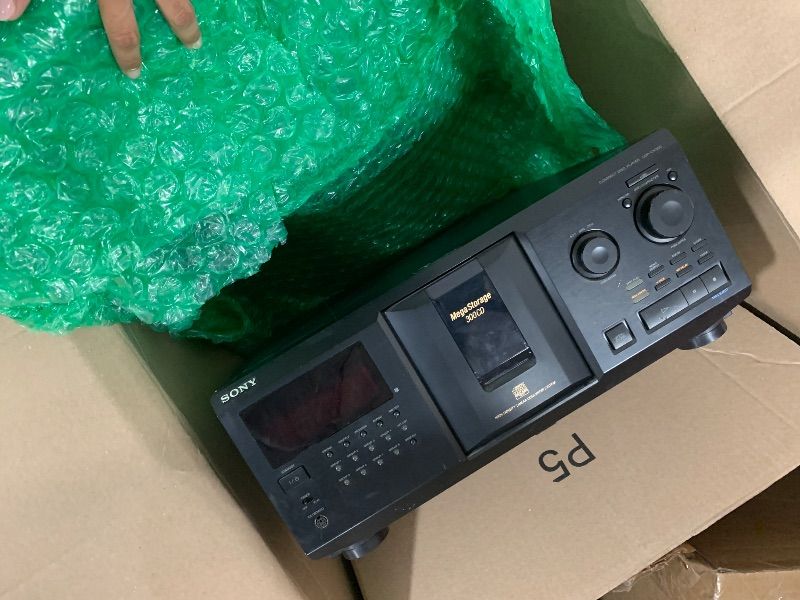 View 4 of NON-FUNCTIONAL. PARTS ONLY-------------Sony CDP-CX355 Mega Storage CD Player