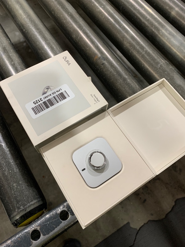 Photo 1 of Oura Ring 5 Smart Ring - Silver - Size 8