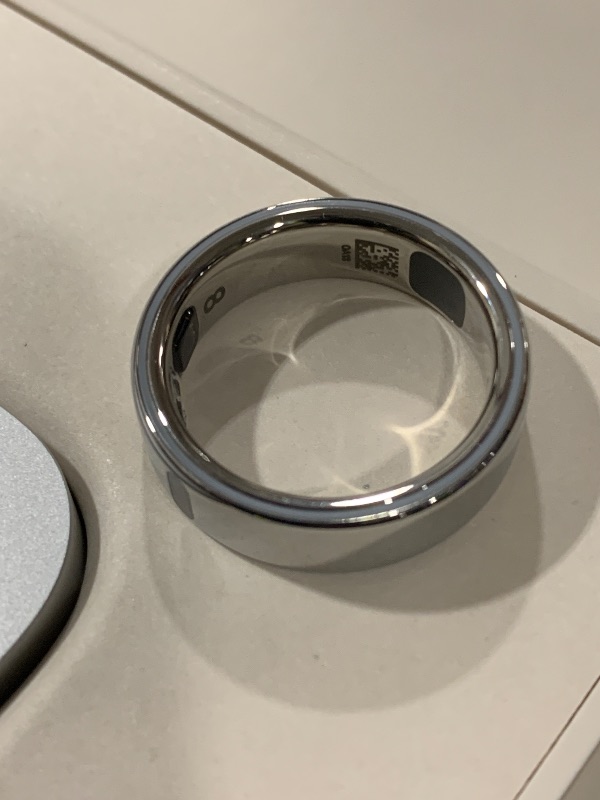 Photo 1 of Oura Ring 5 Smart Ring - Silver - Size 8