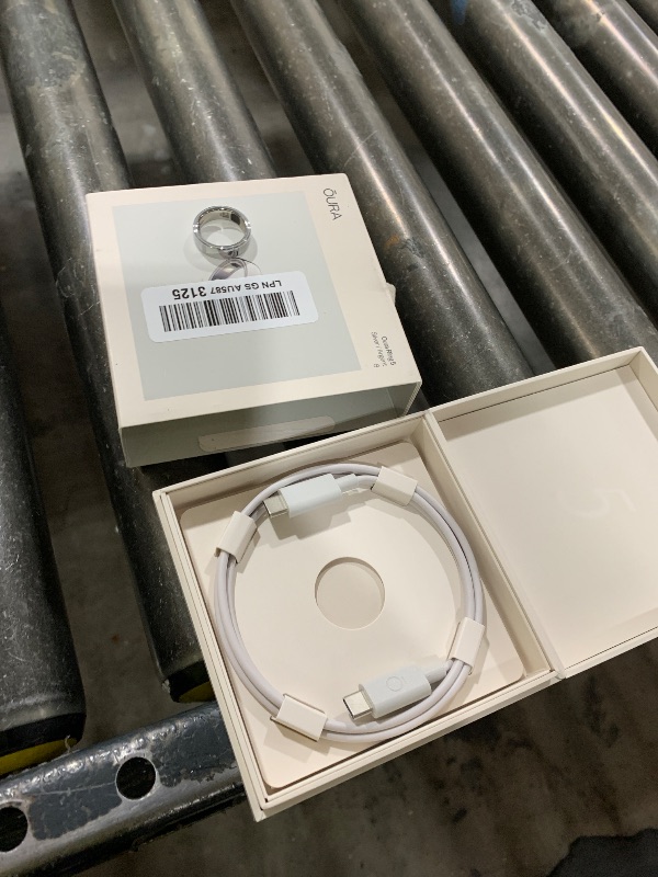 Photo 1 of Oura Ring 5 Smart Ring - Silver - Size 8