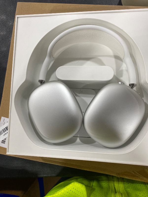 Photo 1 of Apple AirPods Max Over-Ear Headphones - Silver