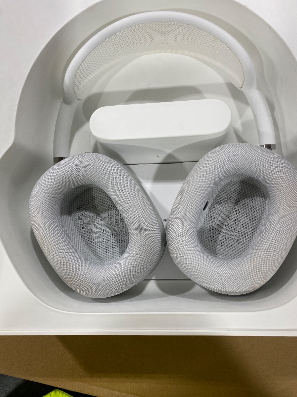 Photo 1 of Apple AirPods Max Over-Ear Headphones - Silver