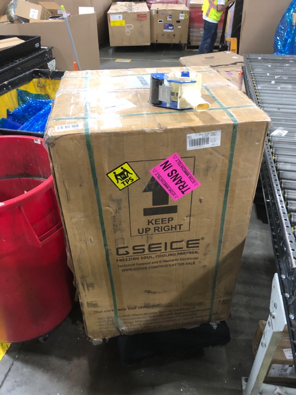 View 2 of GSEICE Commercial Ice Maker - 400 lbs/24H