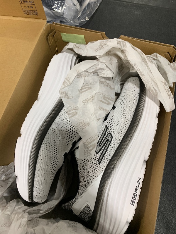 View 3 of Skechers Men's Max Cushioning Endeavour Kauska Sneaker